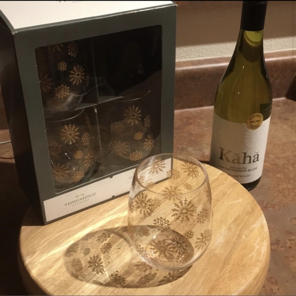Set of 4 Threshold Stemless Snowflake Wine Glasses - Picture 1 of 3